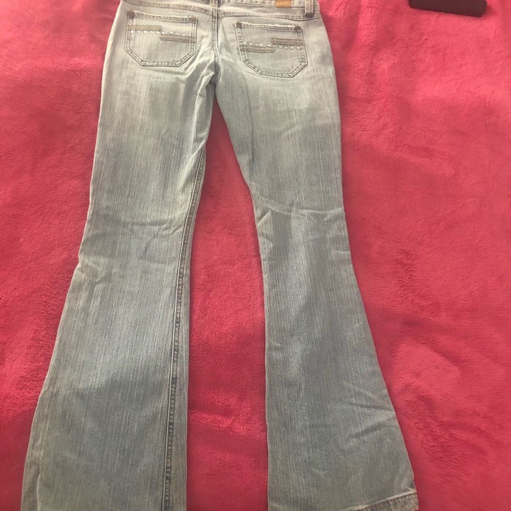 Light wash jeans with bling pockets 💎 - Picture 7 of 8